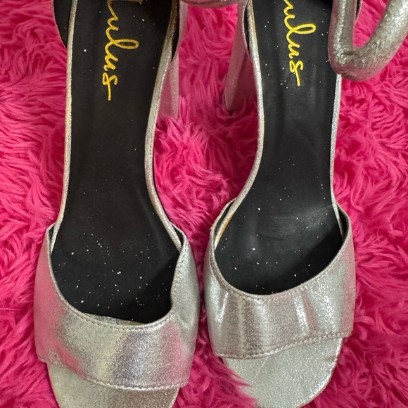 Lulu's‎ Silver Heels with Ankle Strap and Peep-Toe - women’s size 8 - Picture 5 of 10